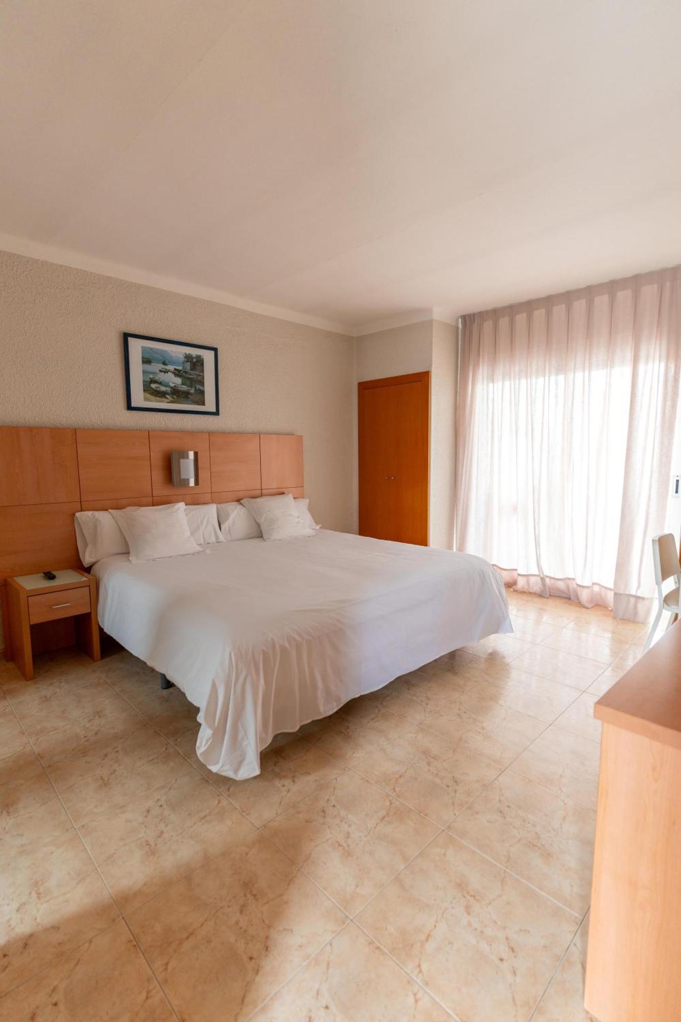 Aparthotel Solifemar Кастелдефелс Екстериор снимка