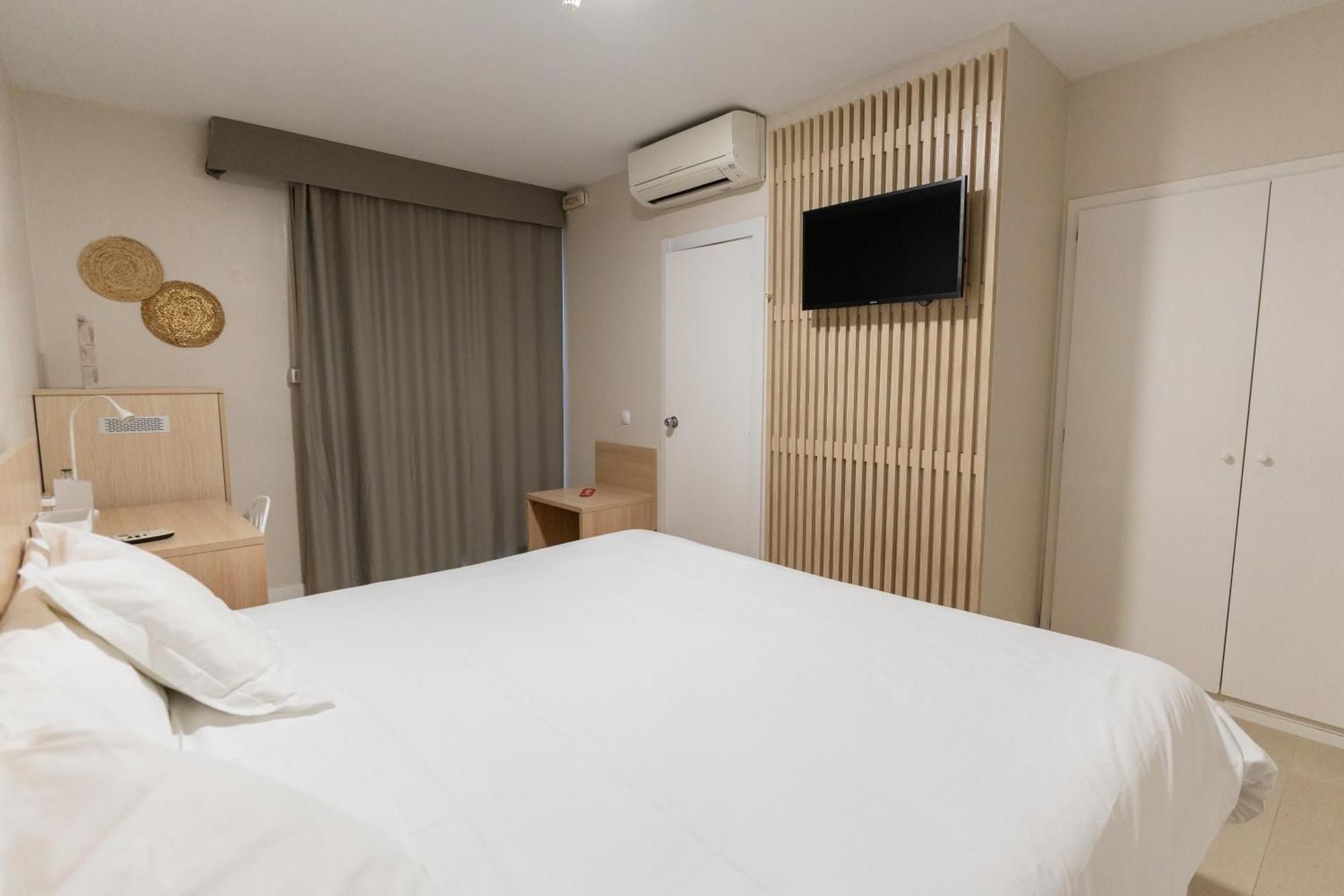 Aparthotel Solifemar Кастелдефелс Екстериор снимка